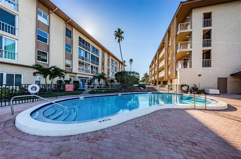 For Rent: $3,900 (2 beds, 2 baths, 1090 Square Feet)