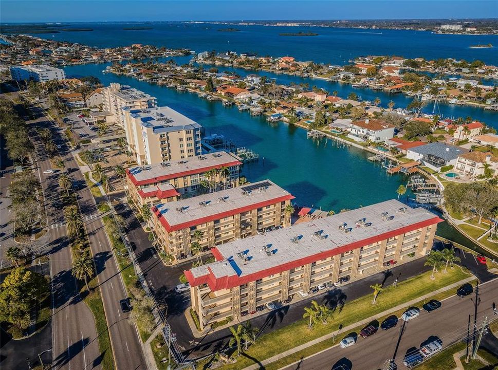 For Rent: $3,900 (2 beds, 2 baths, 1090 Square Feet)