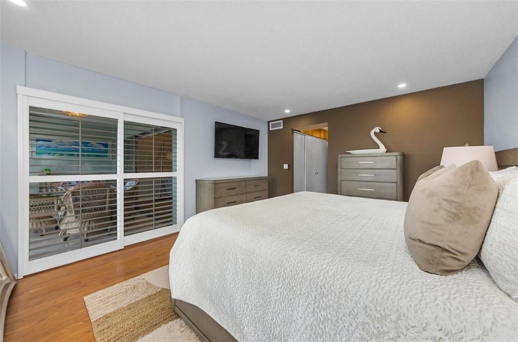 For Rent: $3,900 (2 beds, 2 baths, 1090 Square Feet)