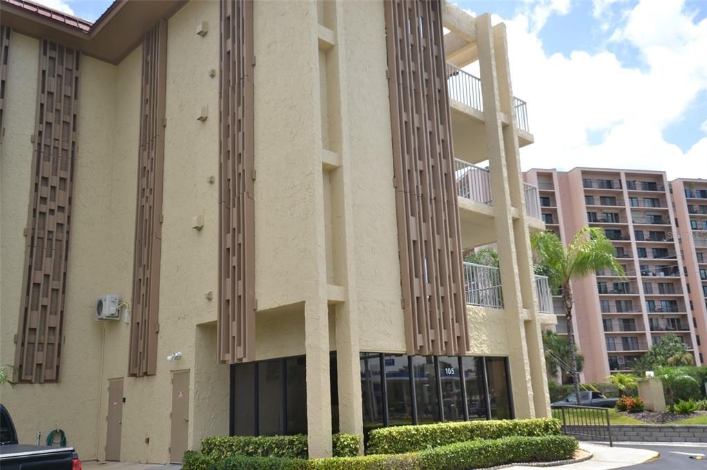 For Rent: $3,900 (2 beds, 2 baths, 1090 Square Feet)