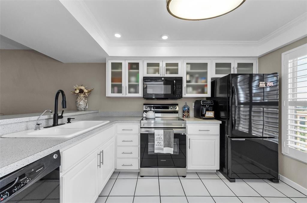 For Rent: $3,900 (2 beds, 2 baths, 1090 Square Feet)