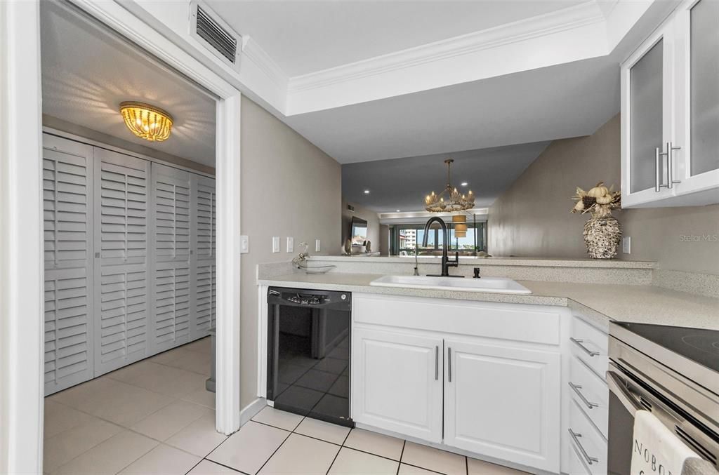 For Rent: $3,900 (2 beds, 2 baths, 1090 Square Feet)