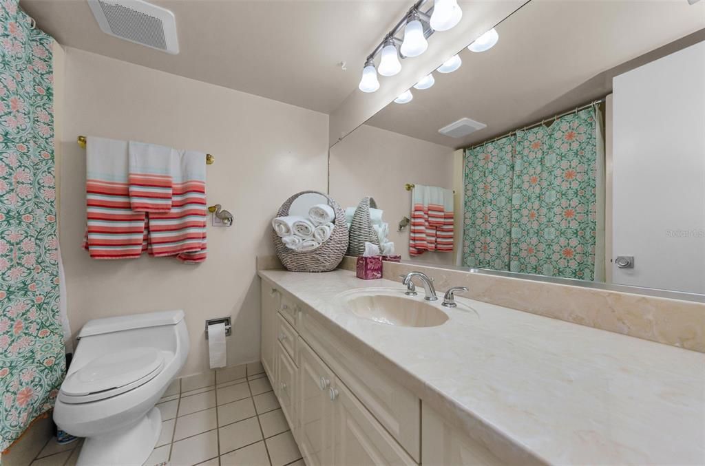 For Rent: $3,900 (2 beds, 2 baths, 1090 Square Feet)