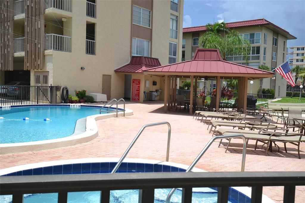 For Rent: $3,900 (2 beds, 2 baths, 1090 Square Feet)