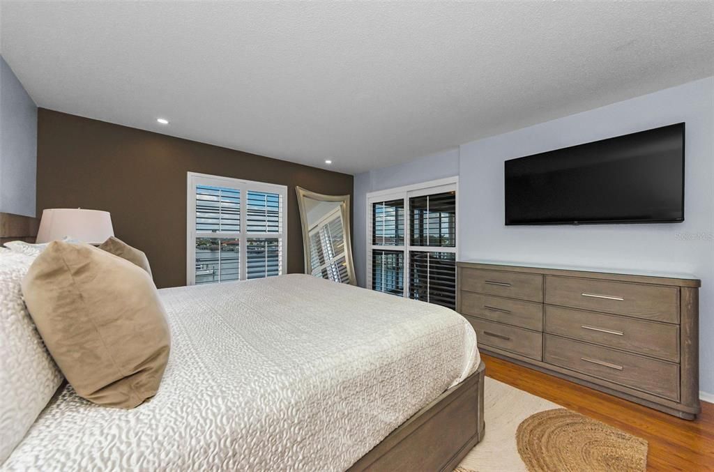 For Rent: $3,900 (2 beds, 2 baths, 1090 Square Feet)