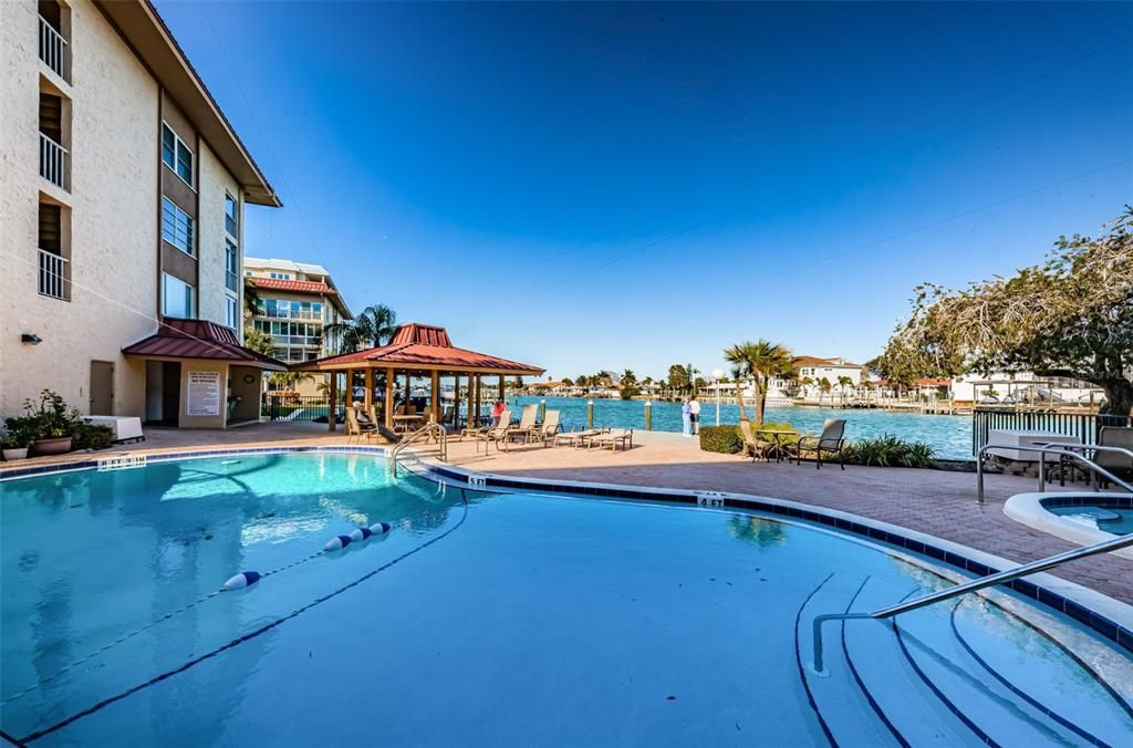 For Rent: $3,900 (2 beds, 2 baths, 1090 Square Feet)