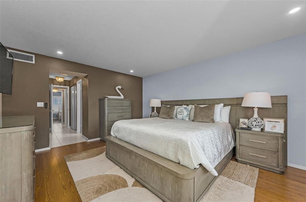 For Rent: $3,900 (2 beds, 2 baths, 1090 Square Feet)