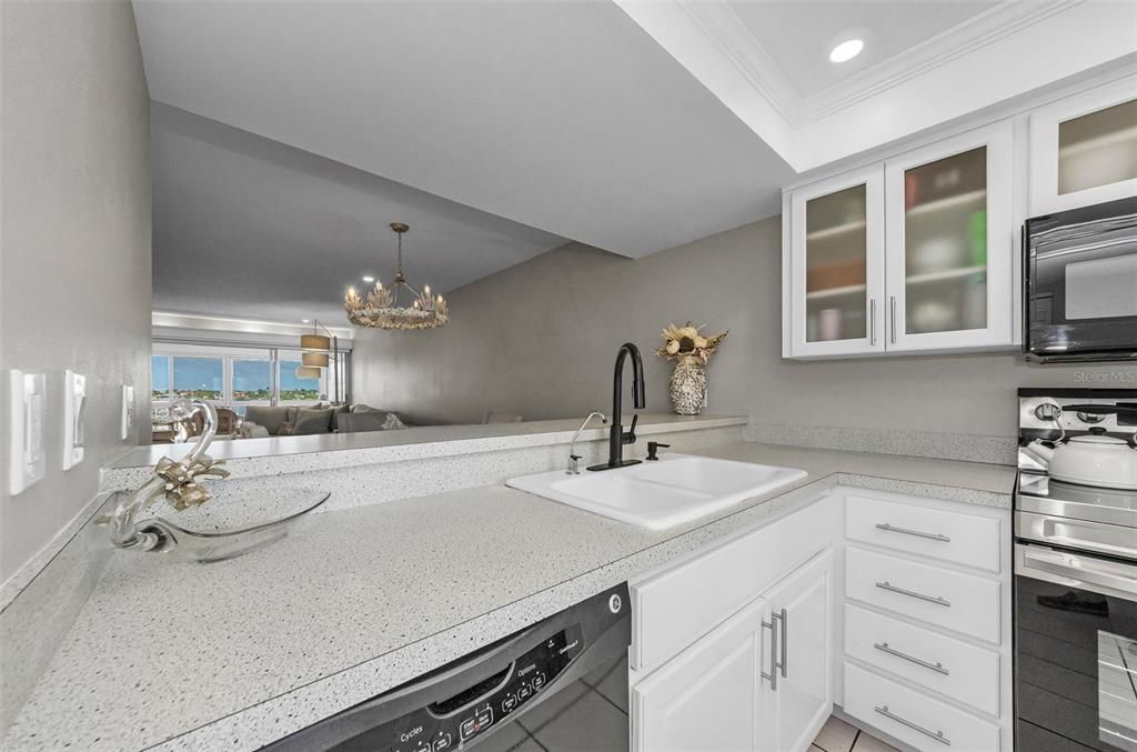 For Rent: $3,900 (2 beds, 2 baths, 1090 Square Feet)