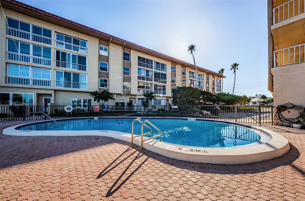 For Rent: $3,900 (2 beds, 2 baths, 1090 Square Feet)