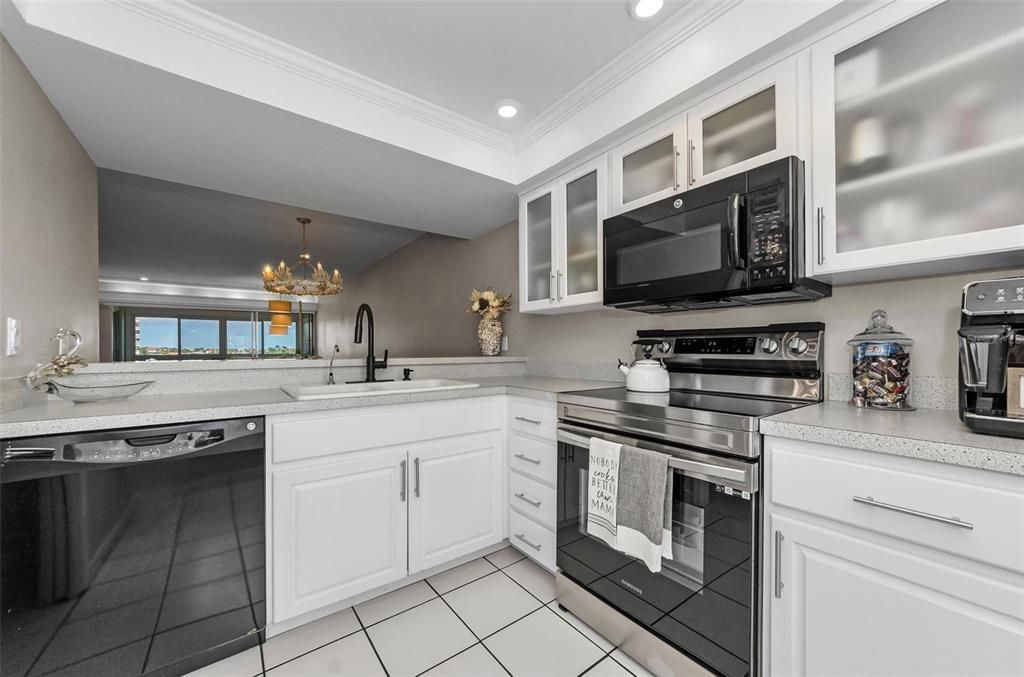 For Rent: $3,900 (2 beds, 2 baths, 1090 Square Feet)