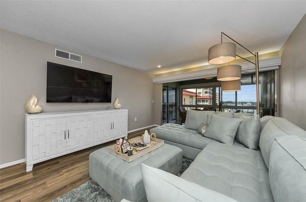 For Rent: $3,900 (2 beds, 2 baths, 1090 Square Feet)