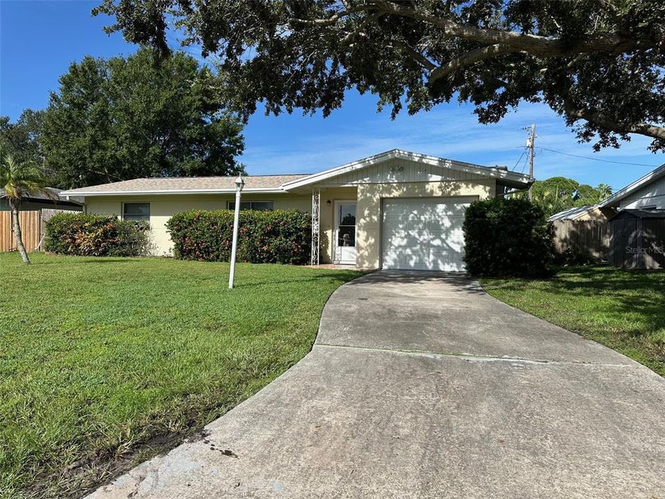 Recently Rented: $2,000 (2 beds, 1 baths, 897 Square Feet)