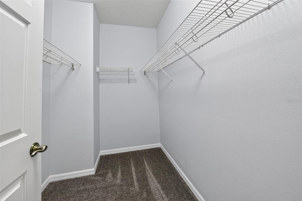 合同活跃: $1,279,000 (4 贝兹, 4 浴室, 3915 平方英尺)