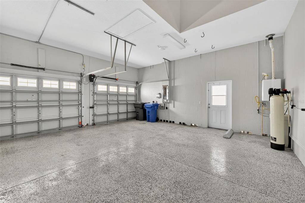 合同活跃: $1,279,000 (4 贝兹, 4 浴室, 3915 平方英尺)