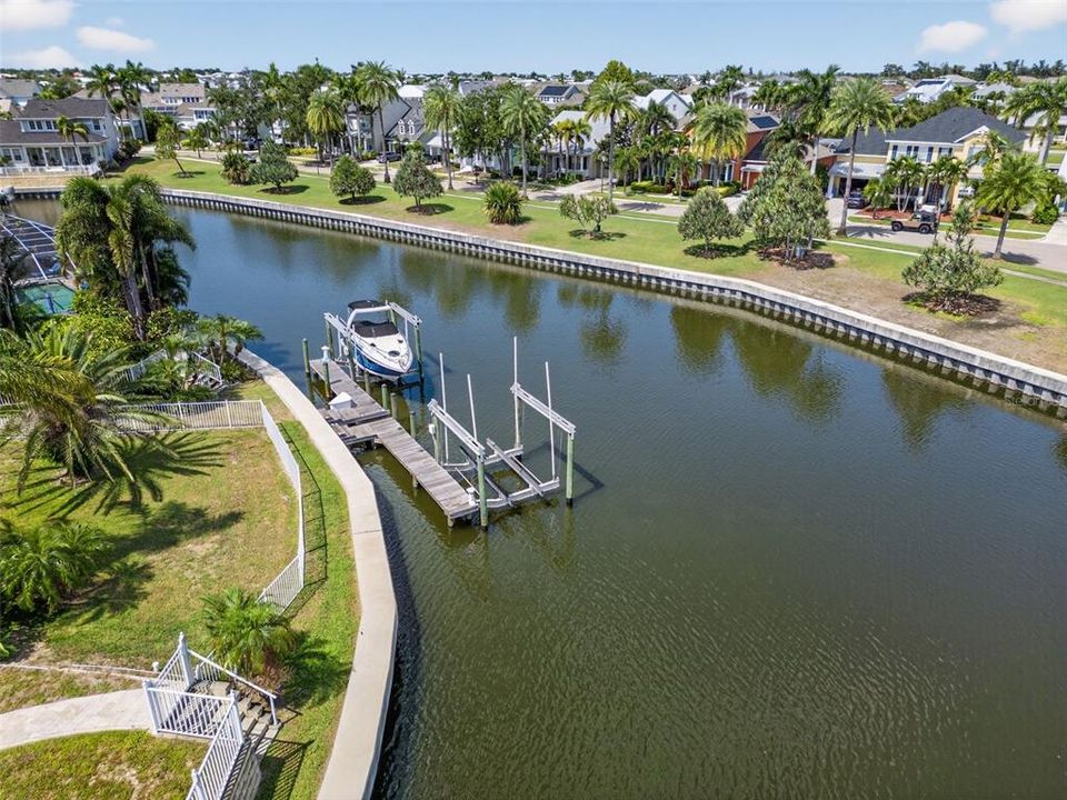 合同活跃: $1,279,000 (4 贝兹, 4 浴室, 3915 平方英尺)