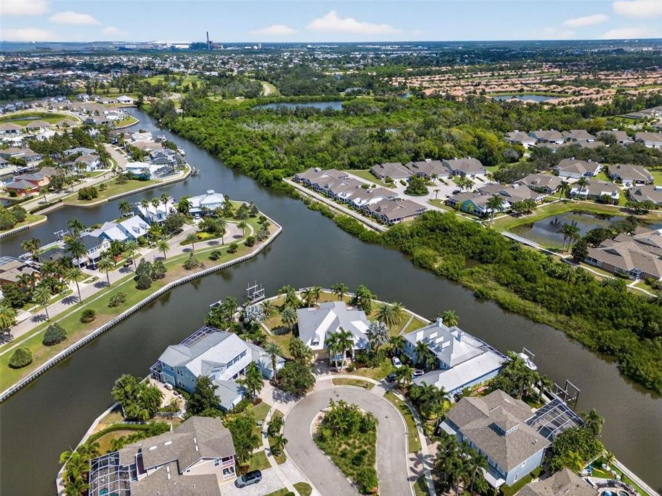 合同活跃: $1,279,000 (4 贝兹, 4 浴室, 3915 平方英尺)