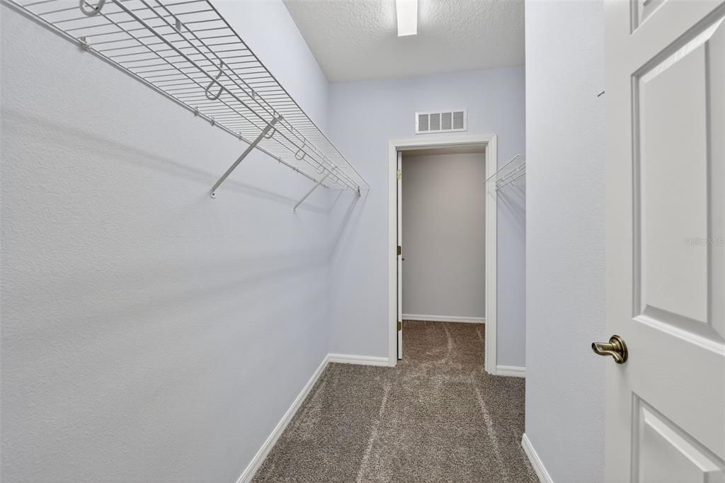 合同活跃: $1,279,000 (4 贝兹, 4 浴室, 3915 平方英尺)