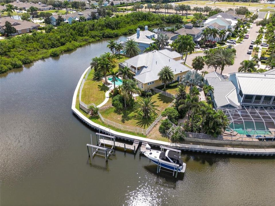 合同活跃: $1,279,000 (4 贝兹, 4 浴室, 3915 平方英尺)