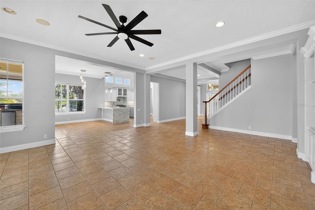 合同活跃: $1,279,000 (4 贝兹, 4 浴室, 3915 平方英尺)