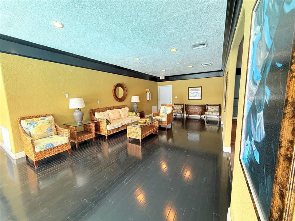 Activo con contrato: $99,000 (1 camas, 1 baños, 825 Pies cuadrados)