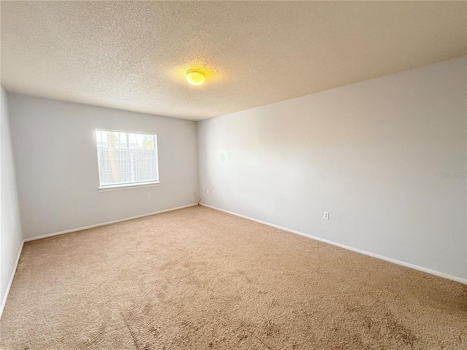 Activo con contrato: $99,000 (1 camas, 1 baños, 825 Pies cuadrados)