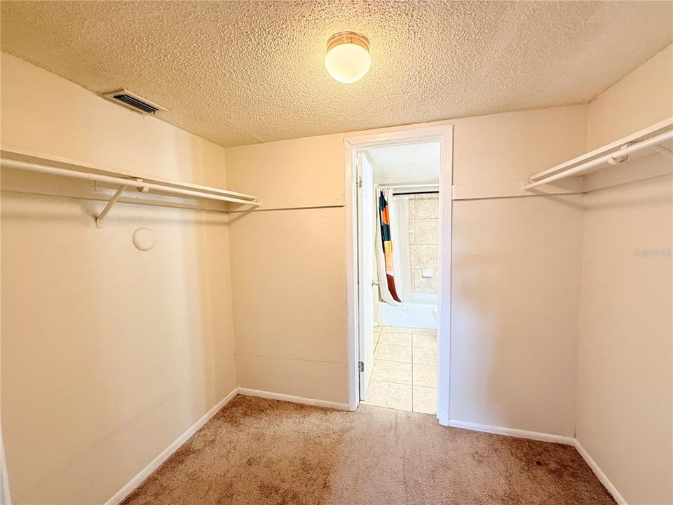 Activo con contrato: $99,000 (1 camas, 1 baños, 825 Pies cuadrados)