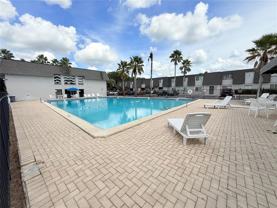 Activo con contrato: $99,000 (1 camas, 1 baños, 825 Pies cuadrados)