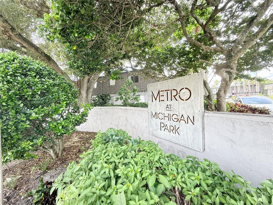 Activo con contrato: $99,000 (1 camas, 1 baños, 825 Pies cuadrados)