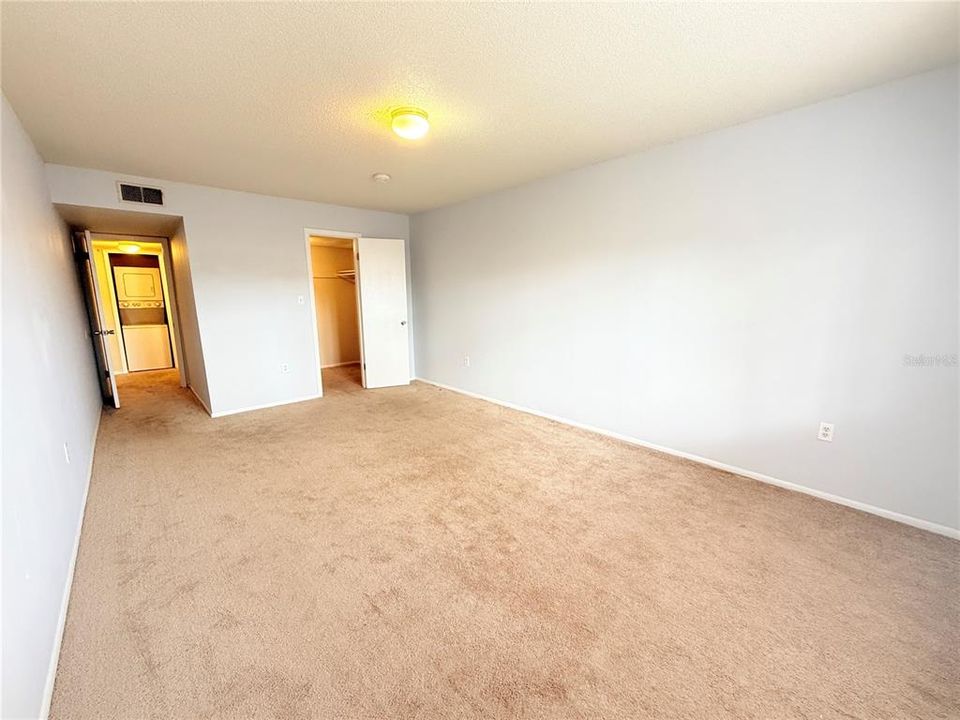 Activo con contrato: $99,000 (1 camas, 1 baños, 825 Pies cuadrados)