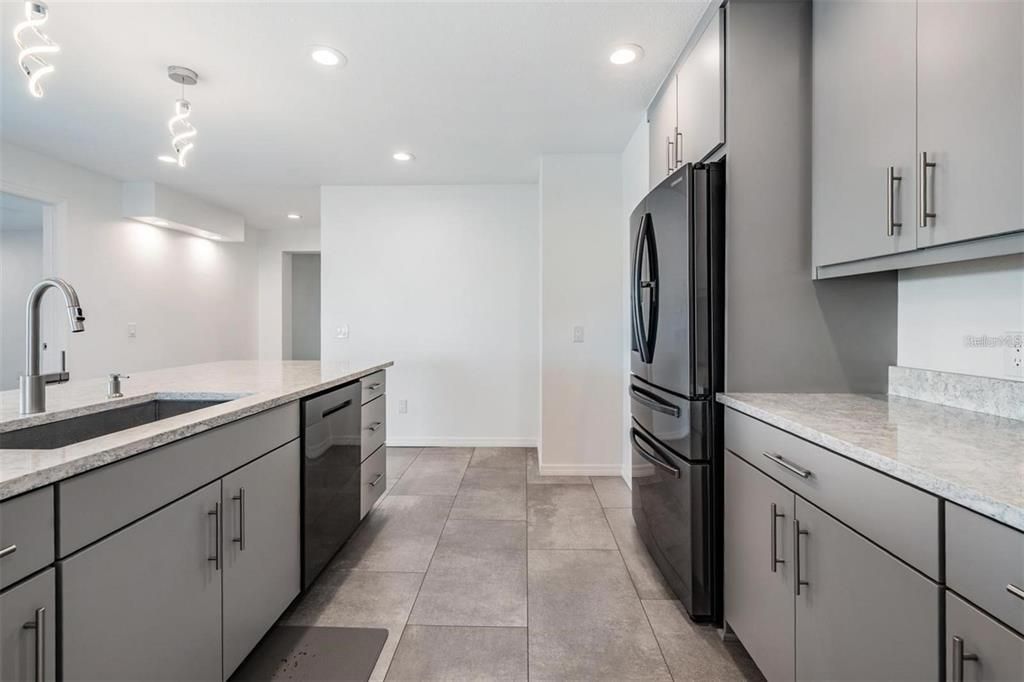 待售: $1,095,000 (4 贝兹, 4 浴室, 3000 平方英尺)