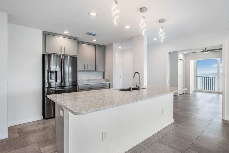 待售: $1,095,000 (4 贝兹, 4 浴室, 3000 平方英尺)