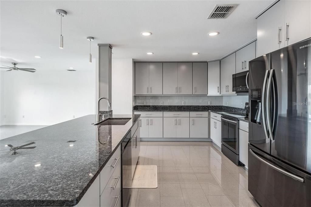 待售: $1,095,000 (4 贝兹, 4 浴室, 3000 平方英尺)