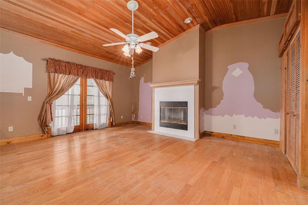 Active With Contract: $699,000 (3 beds, 3 baths, 1761 Square Feet)