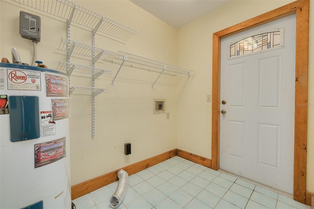 Active With Contract: $699,000 (3 beds, 3 baths, 1761 Square Feet)