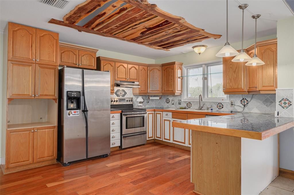 Active With Contract: $699,000 (3 beds, 3 baths, 1761 Square Feet)