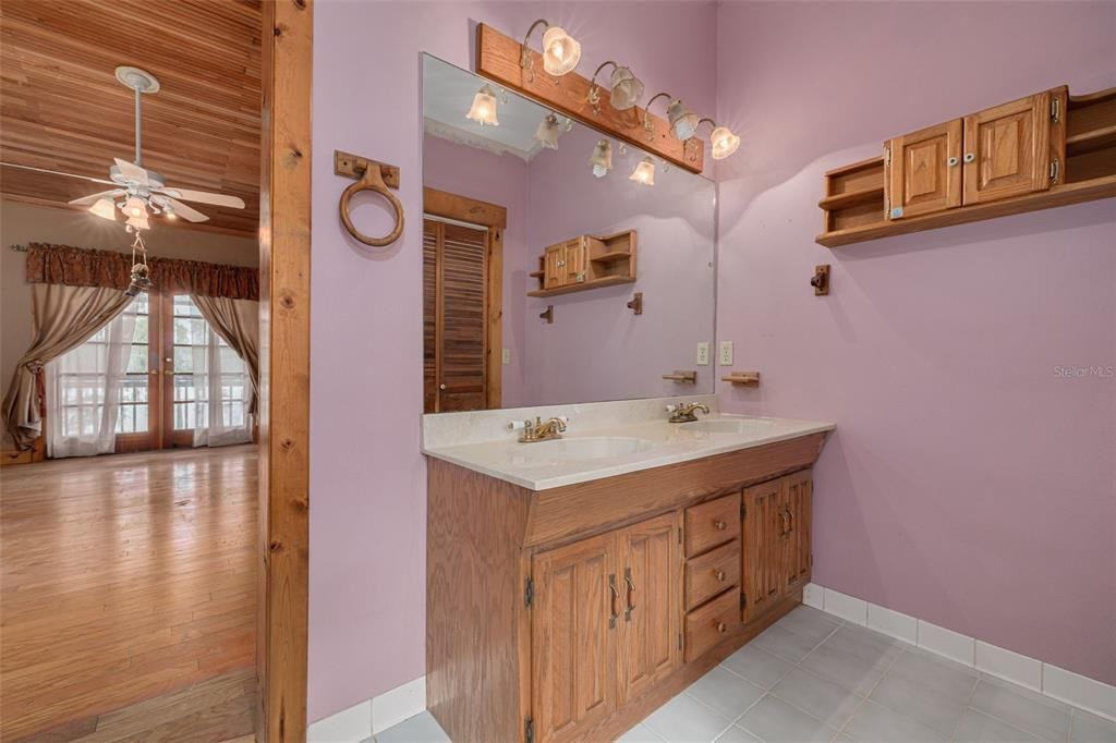 Active With Contract: $699,000 (3 beds, 3 baths, 1761 Square Feet)