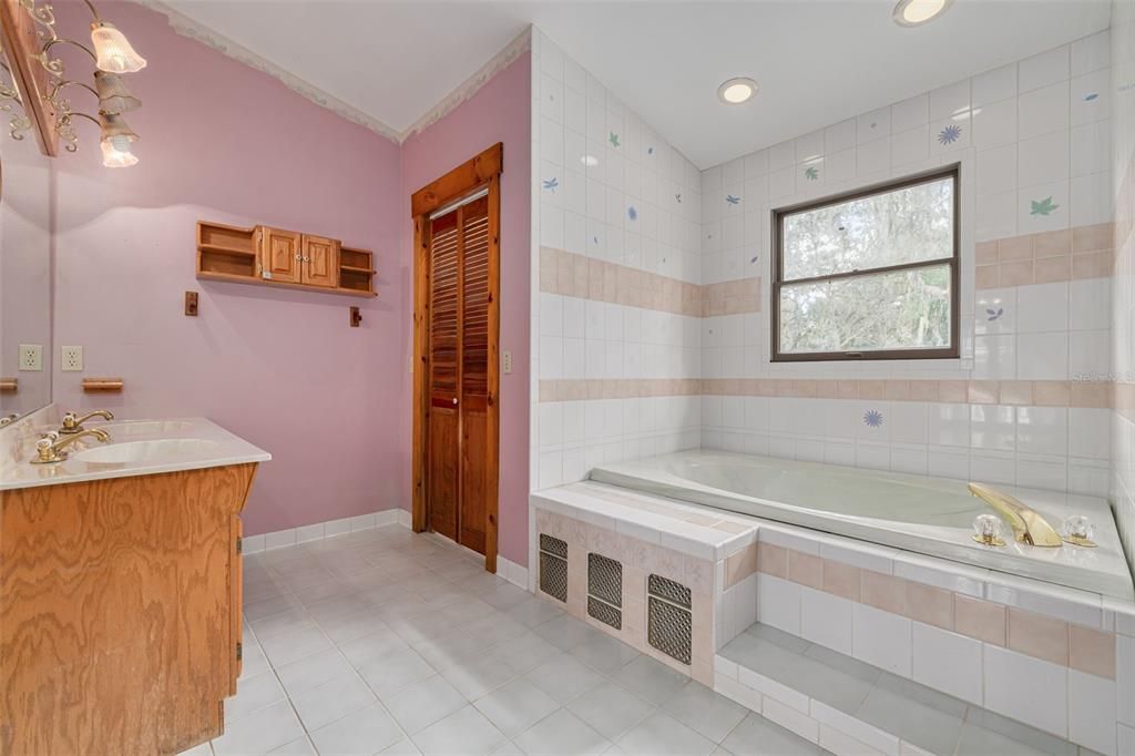 Active With Contract: $699,000 (3 beds, 3 baths, 1761 Square Feet)