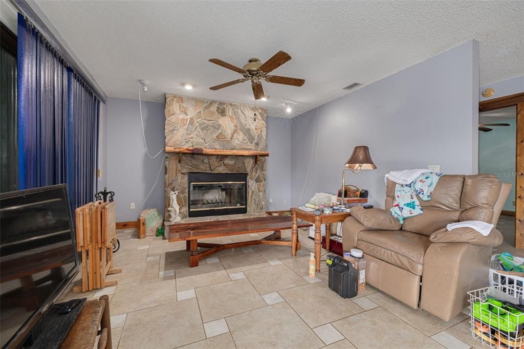 Active With Contract: $699,000 (3 beds, 3 baths, 1761 Square Feet)