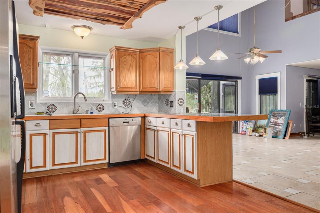 Active With Contract: $699,000 (3 beds, 3 baths, 1761 Square Feet)