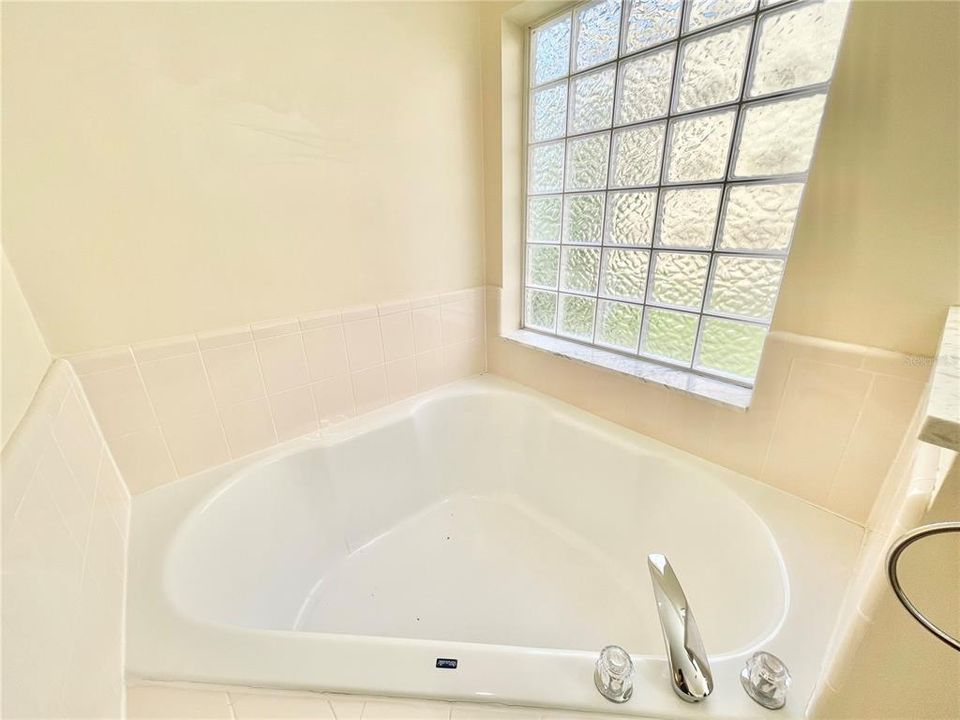 En Venta: $364,900 (3 camas, 2 baños, 1920 Pies cuadrados)