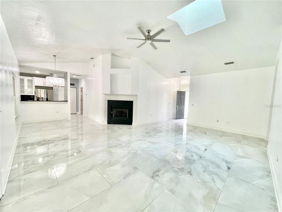 En Venta: $364,900 (3 camas, 2 baños, 1920 Pies cuadrados)