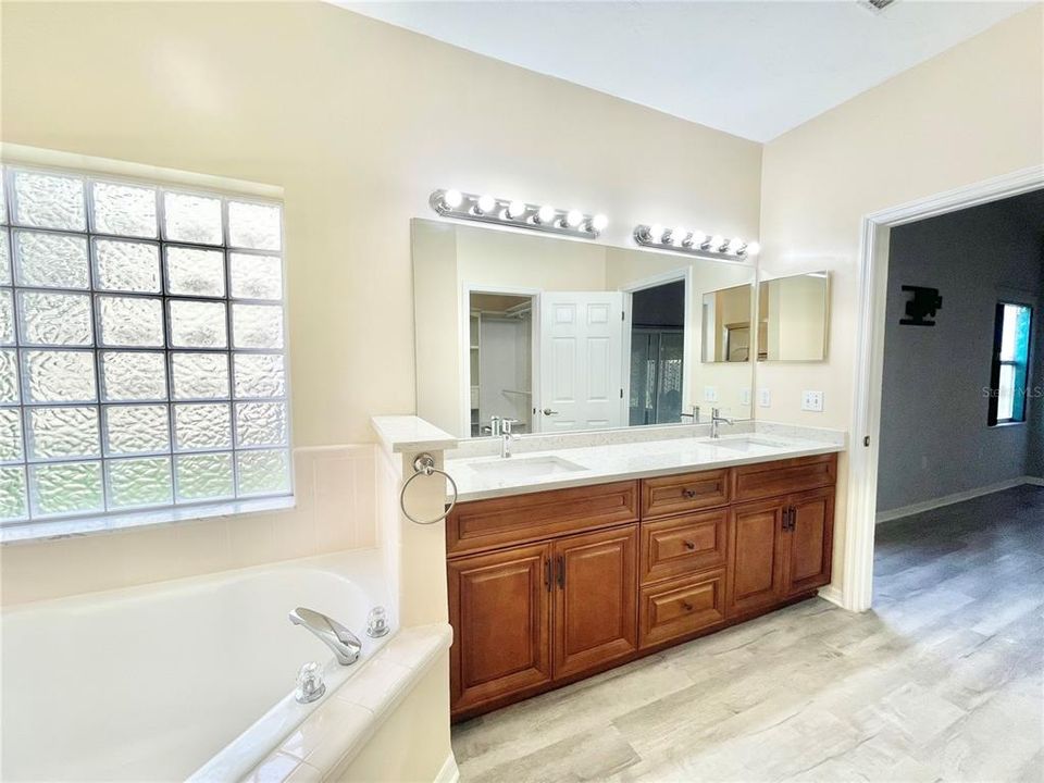 En Venta: $364,900 (3 camas, 2 baños, 1920 Pies cuadrados)