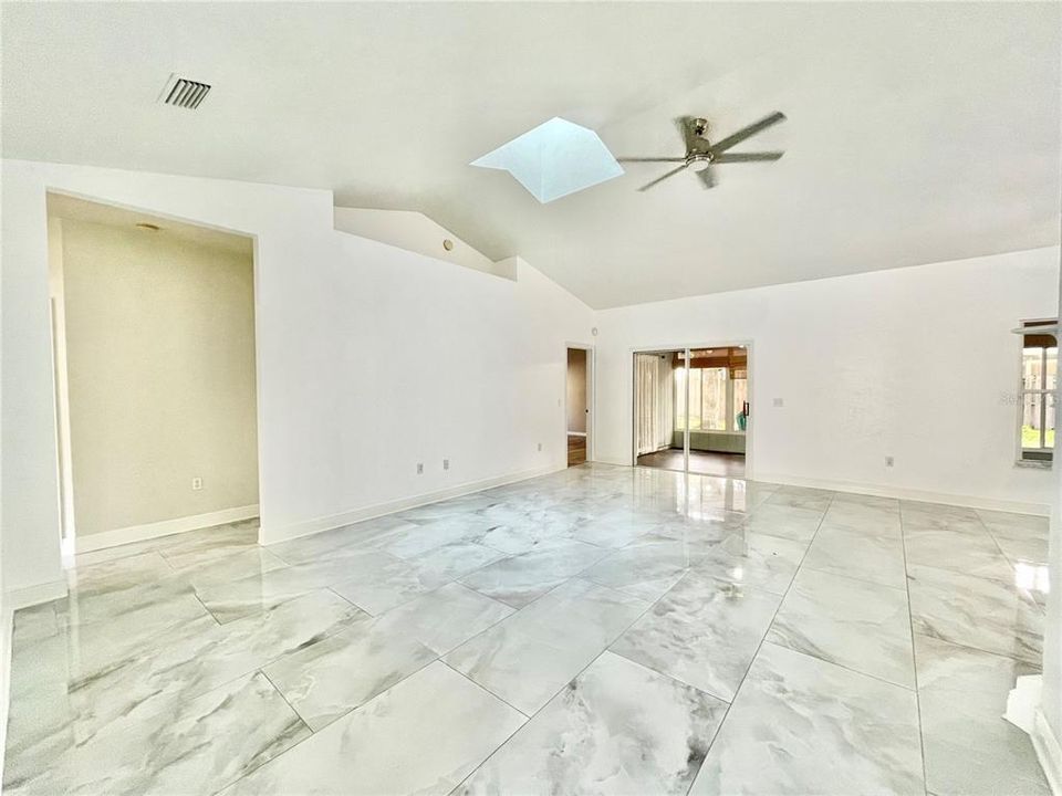 En Venta: $364,900 (3 camas, 2 baños, 1920 Pies cuadrados)