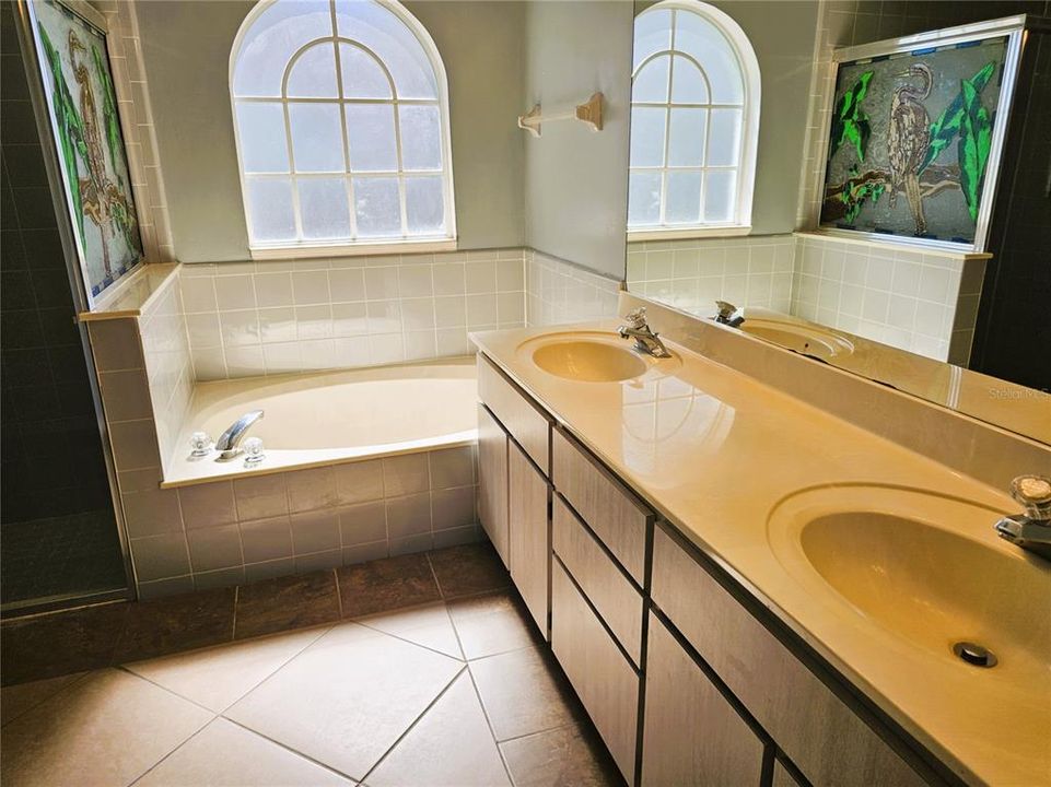 Под контрактом: $367,110 (3 спален, 2 ванн, 1657 Квадратных фут)