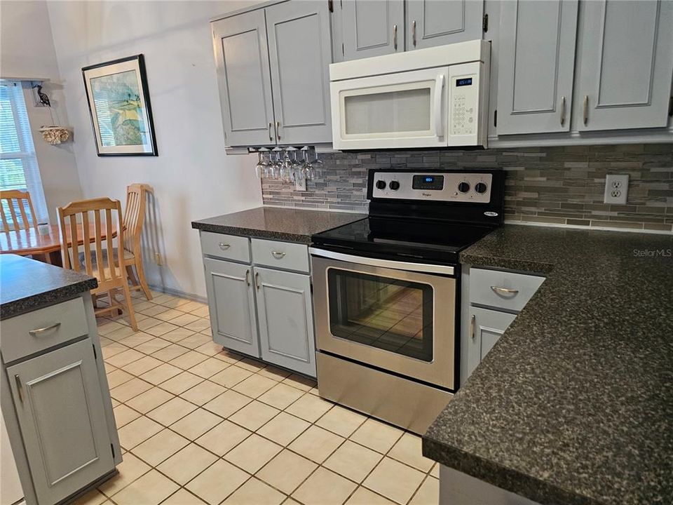 Под контрактом: $367,110 (3 спален, 2 ванн, 1657 Квадратных фут)