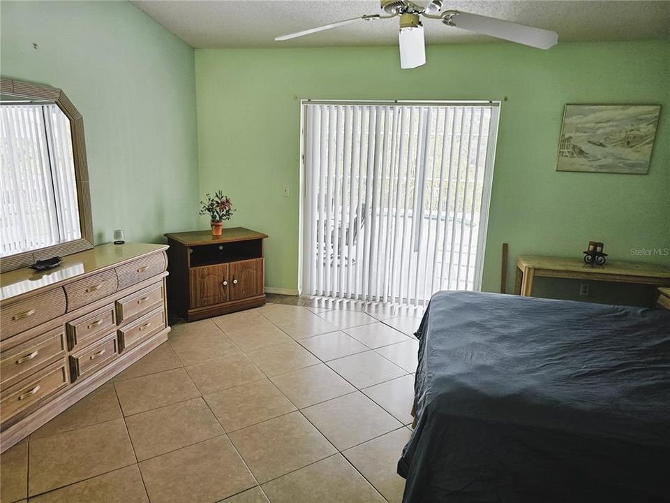 Под контрактом: $367,110 (3 спален, 2 ванн, 1657 Квадратных фут)