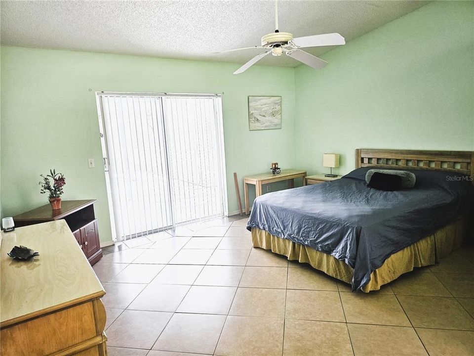 Под контрактом: $367,110 (3 спален, 2 ванн, 1657 Квадратных фут)