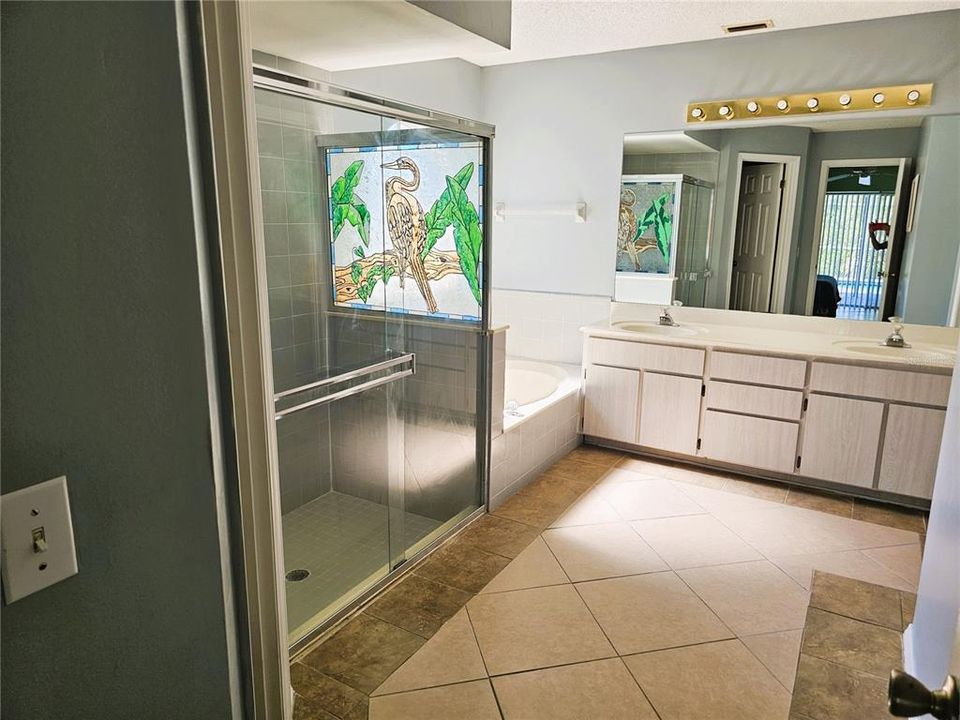 Под контрактом: $367,110 (3 спален, 2 ванн, 1657 Квадратных фут)