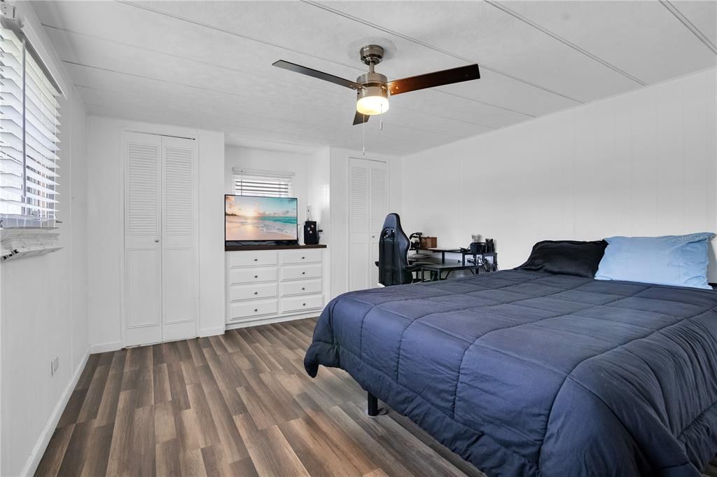 待售: $999,000 (4 贝兹, 4 浴室, 1724 平方英尺)