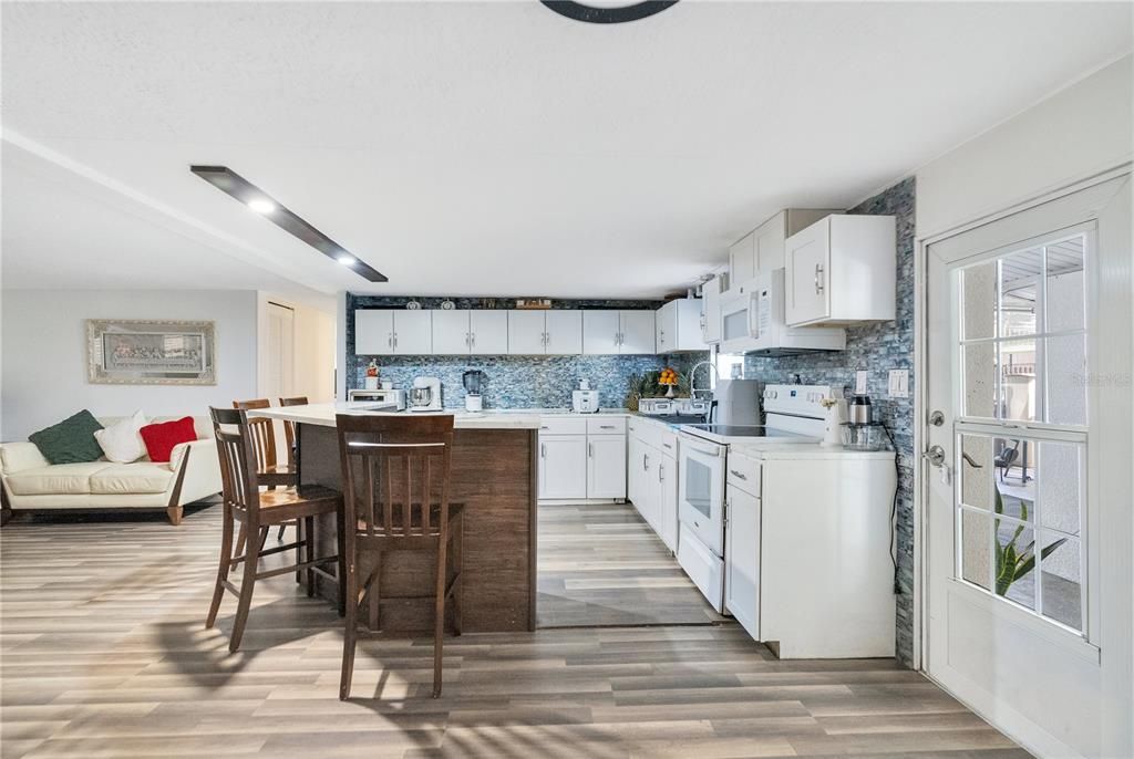 待售: $999,000 (4 贝兹, 4 浴室, 1724 平方英尺)